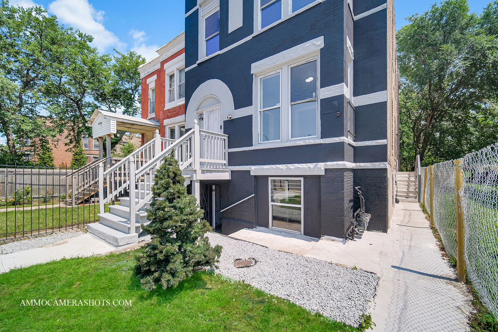 321 N Avers Avenue