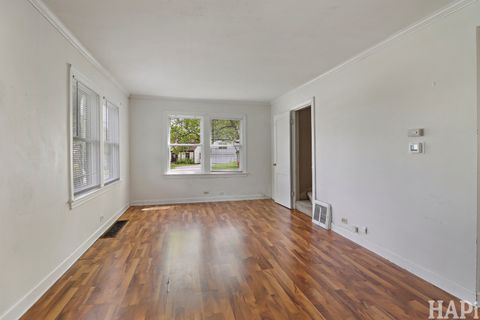 Tiny photo for 428 S Lake Terrace, Mundelein, IL 60060 (MLS # 12649119)