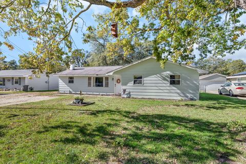 Photo of 2032 Roberts Street, Wilmington, IL 60481 (MLS # 12503180) Photo of 2032 Roberts Street, Wilmington, IL 60481 (MLS # 12503180)