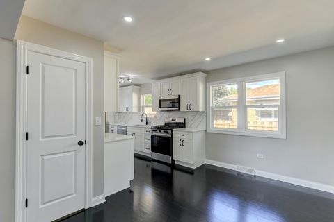 Tiny photo for 1014 E 163rd Street, South Holland, IL 60473 (MLS # 12503614)