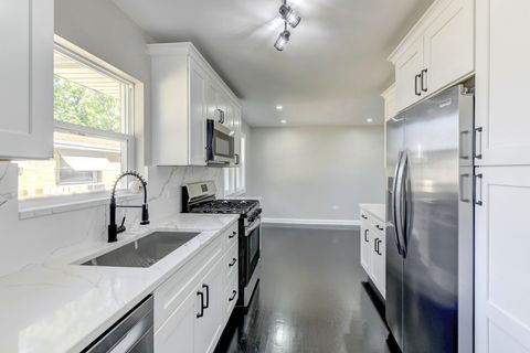 Tiny photo for 1014 E 163rd Street, South Holland, IL 60473 (MLS # 12503614)