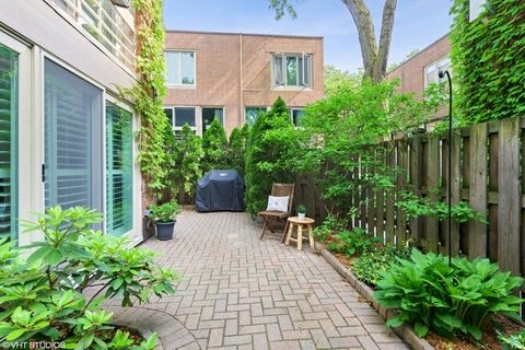 Tiny photo for 1820 N Dayton Street #B, Chicago, IL 60614 (MLS # 12611341)