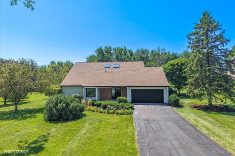 Photo of 13 Chipping Campden Drive, South Barrington, IL 60010 (MLS # 12729945)