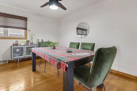 Tiny photo for 132 E Gladys Avenue, Elmhurst, IL 60126 (MLS # 12565651)