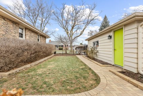 Tiny photo for 132 E Gladys Avenue, Elmhurst, IL 60126 (MLS # 12565651)