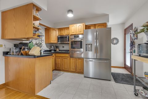 Tiny photo for 132 E Gladys Avenue, Elmhurst, IL 60126 (MLS # 12565651)