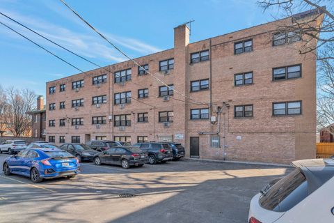 Tiny photo for 444 Washington Boulevard #303, Oak Park, IL 60302 (MLS # 12585090)