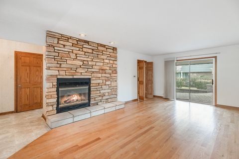 Tiny photo for 648 Dauphine Court #F, Elk Grove Village, IL 60007 (MLS # 12487711)