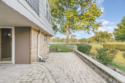 Tiny photo for 648 Dauphine Court #F, Elk Grove Village, IL 60007 (MLS # 12487711)