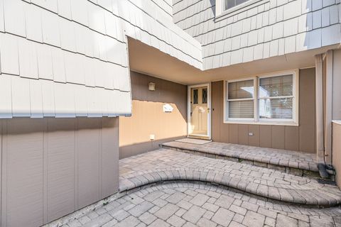 Tiny photo for 648 Dauphine Court #F, Elk Grove Village, IL 60007 (MLS # 12487711)