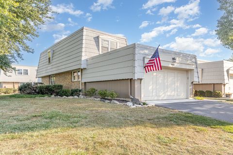 Tiny photo for 648 Dauphine Court #F, Elk Grove Village, IL 60007 (MLS # 12487711)