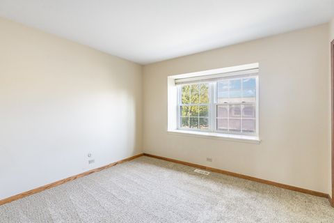 Tiny photo for 648 Dauphine Court #F, Elk Grove Village, IL 60007 (MLS # 12487711)