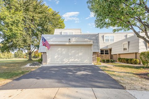 Photo of 648 Dauphine Court #F, Elk Grove Village, IL 60007 (MLS # 12487711)