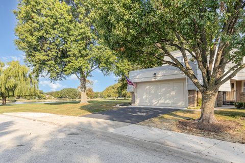 Tiny photo for 648 Dauphine Court #F, Elk Grove Village, IL 60007 (MLS # 12487711)