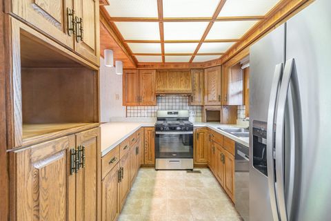 Tiny photo for 648 Dauphine Court #F, Elk Grove Village, IL 60007 (MLS # 12487711)