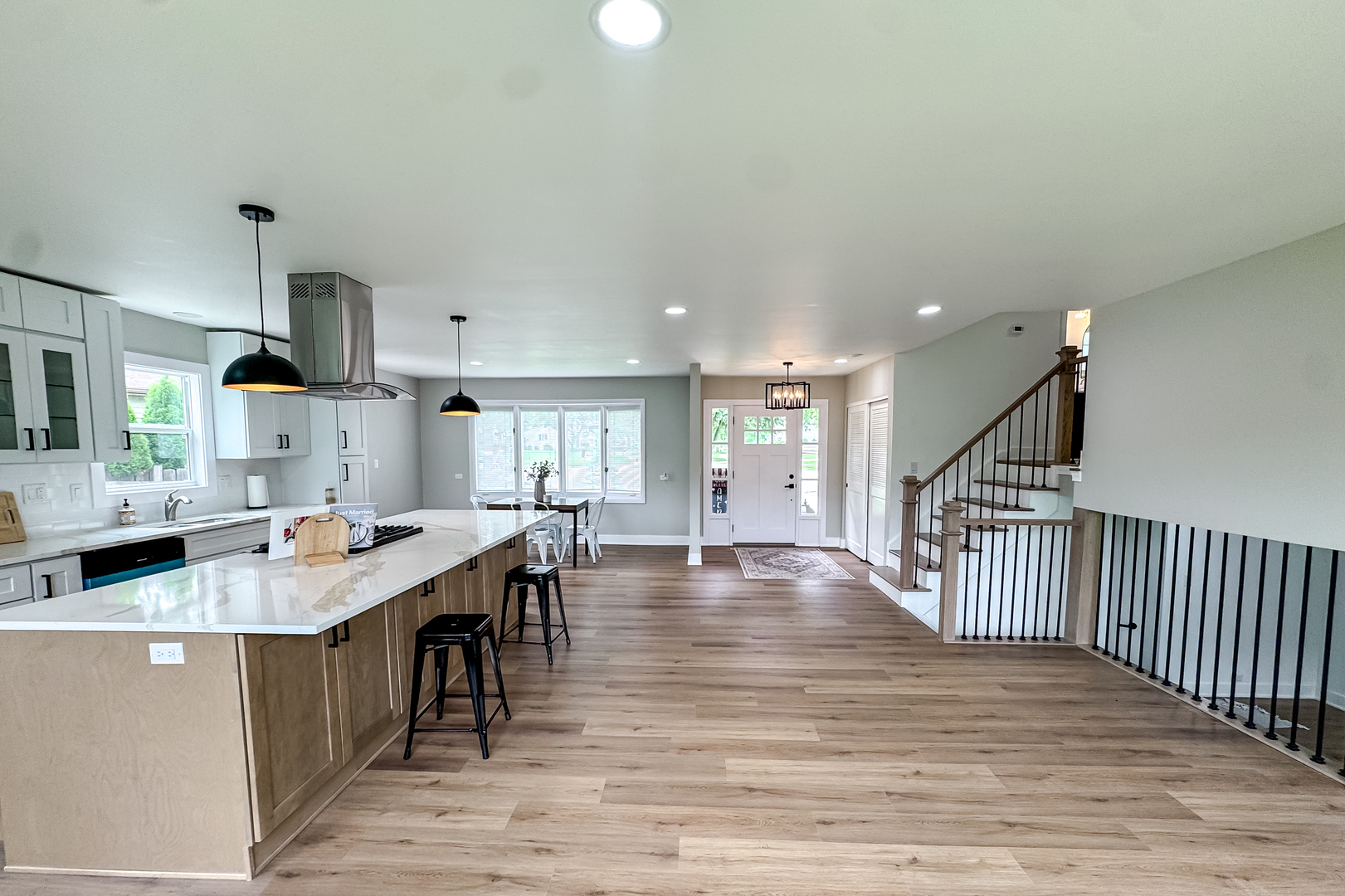2018 E Ivy Lane