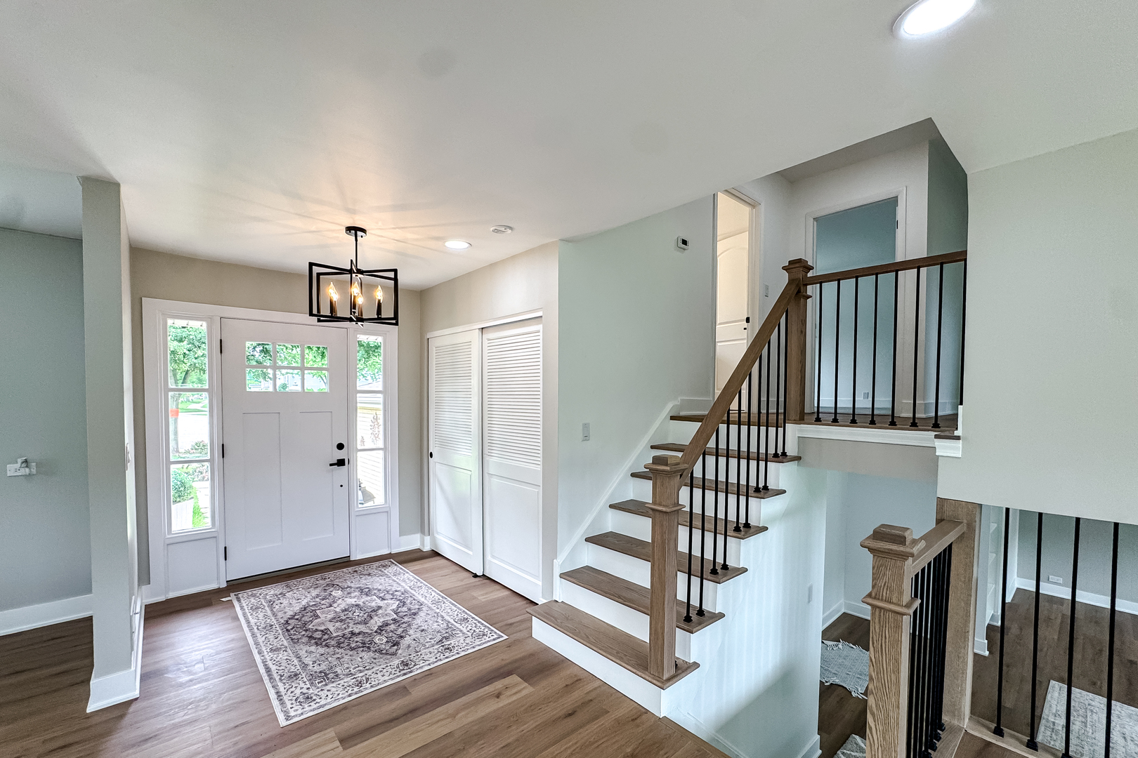 2018 E Ivy Lane