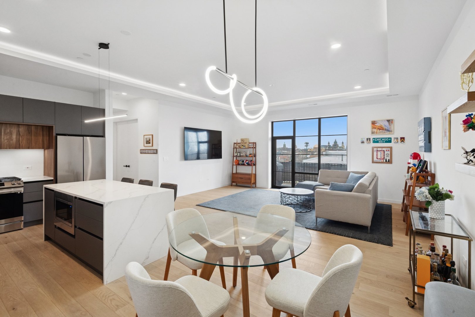 504 N Leavitt Street 406