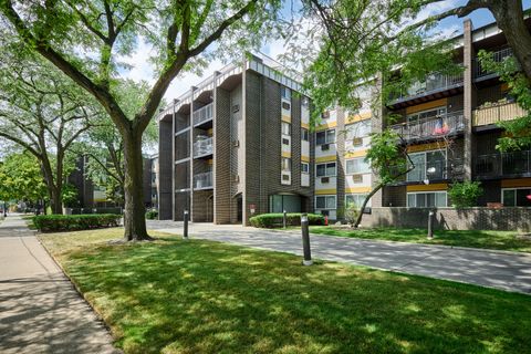 Tiny photo for 6800 N California Avenue #3S, Chicago, IL 60645 (MLS # 12493168)