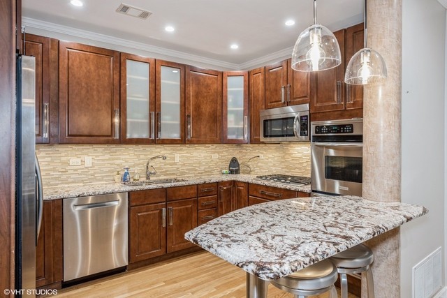 339 W Webster Avenue 6