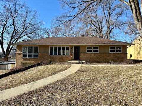 Photo of 40210 N Lakeview Avenue, Antioch, IL 60002 (MLS # 12575770)