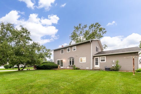Tiny photo for 1109 Lancaster Avenue, Elk Grove Village, IL 60007 (MLS # 12745769)
