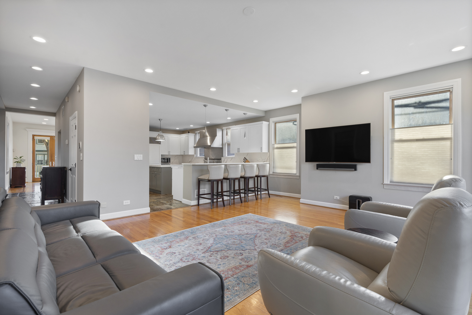 2426 W Lyndale Street