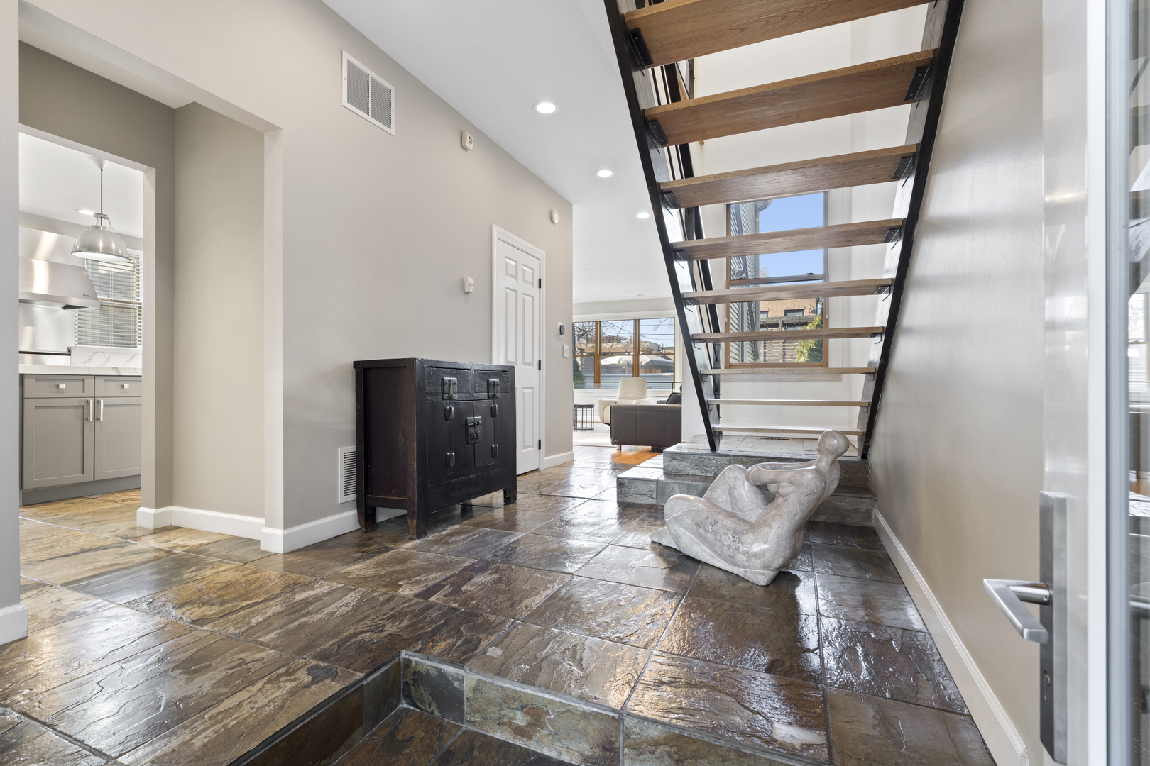 2426 W Lyndale Street