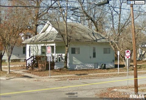Photo of 800 W WALNUT Street, Carbondale, IL 62901 (MLS # EB458438)