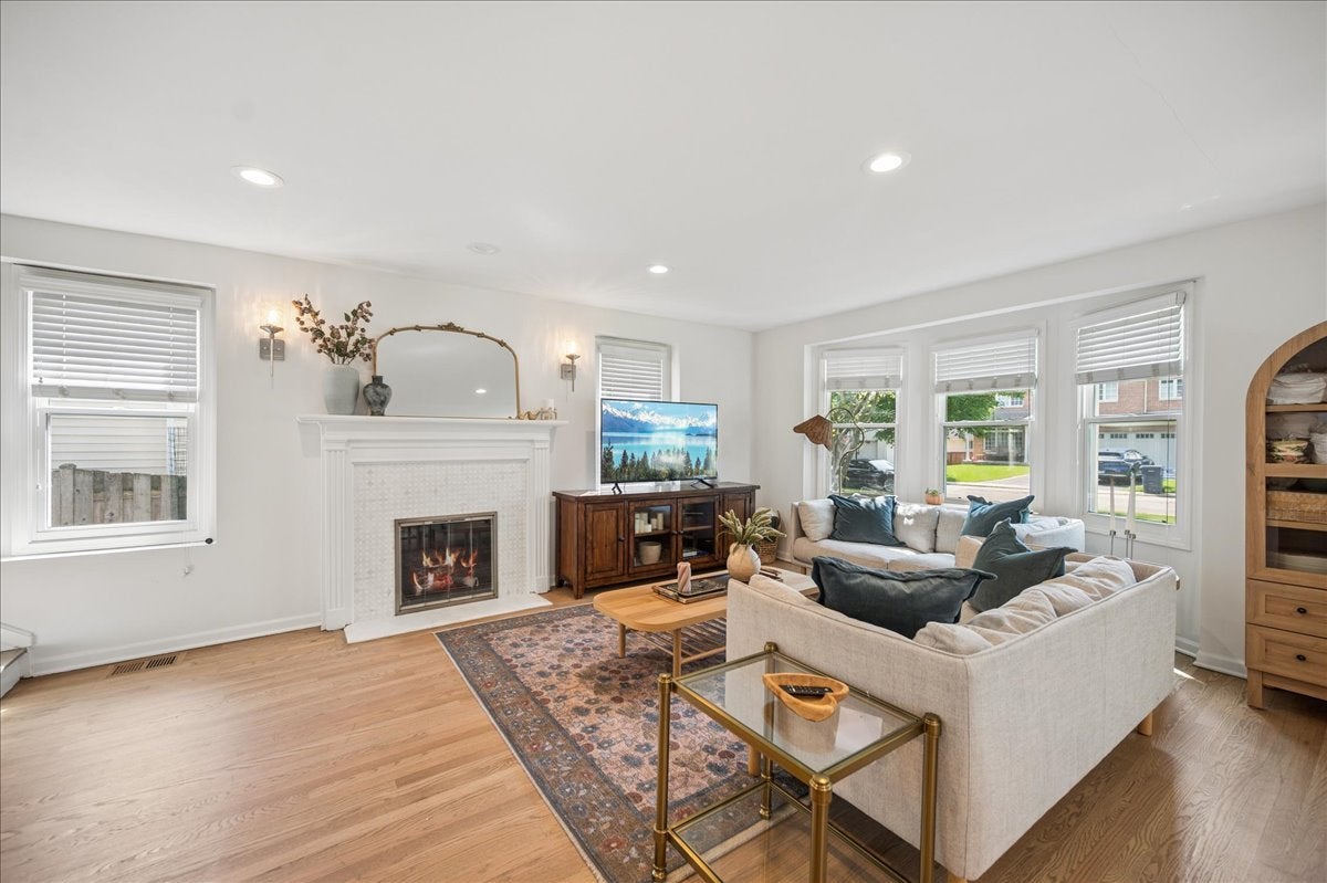 1105 Blackthorn Lane