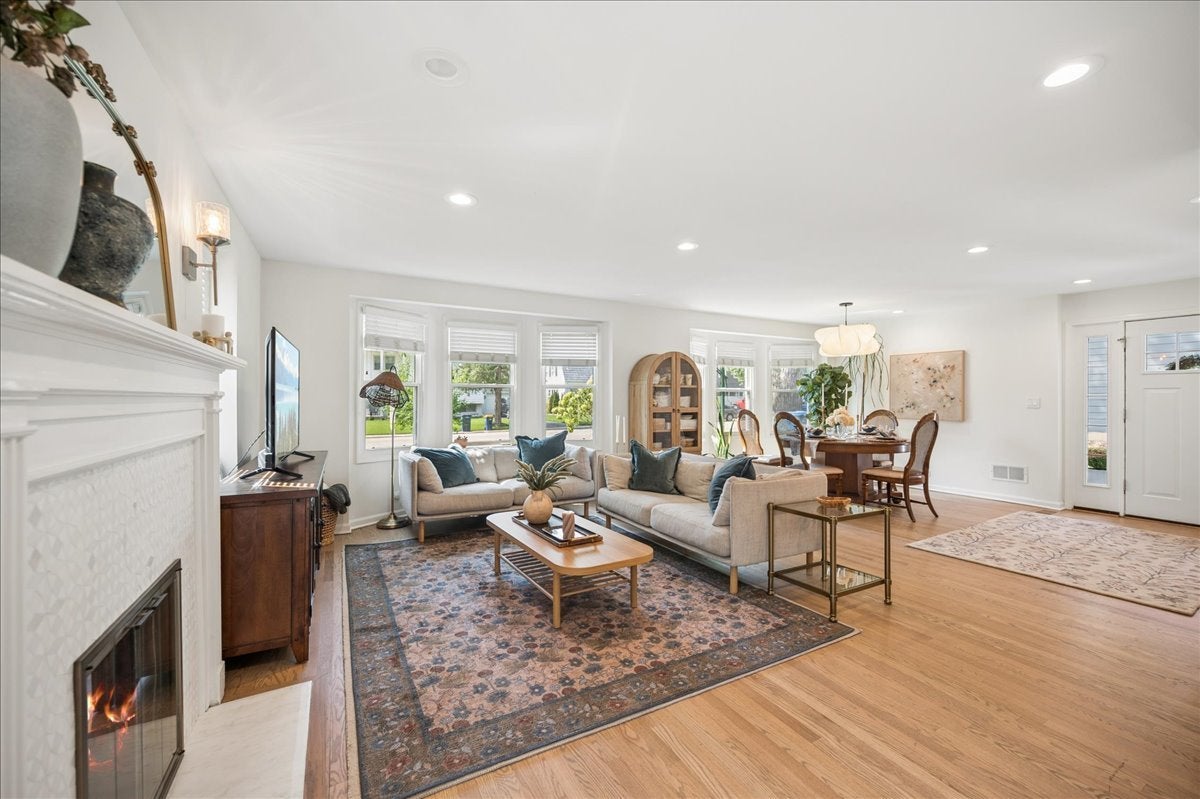 1105 Blackthorn Lane