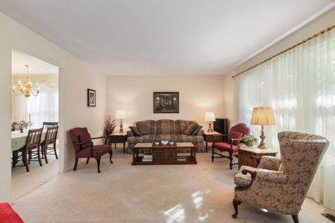 Tiny photo for 1410 Nottingham Lane, Hoffman Estates, IL 60169 (MLS # 12505668)