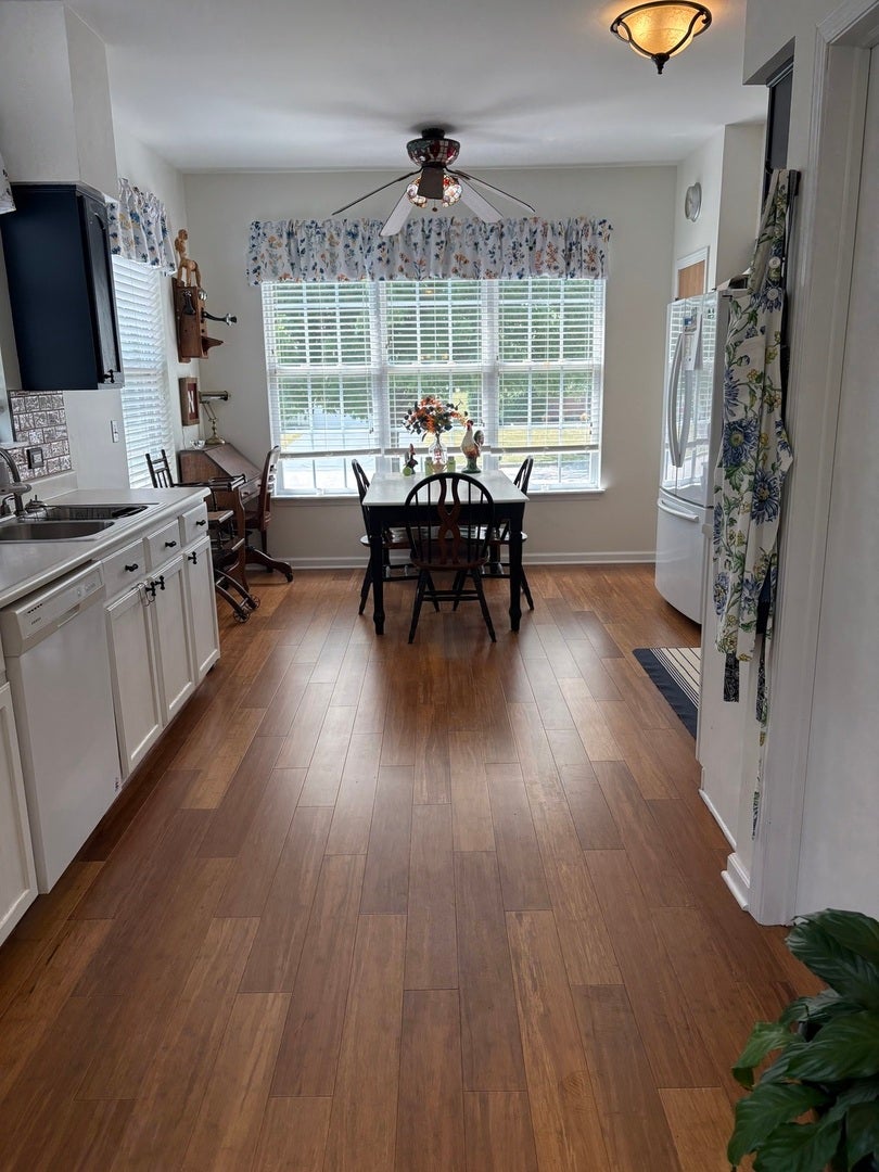 5 E HAGUE Drive