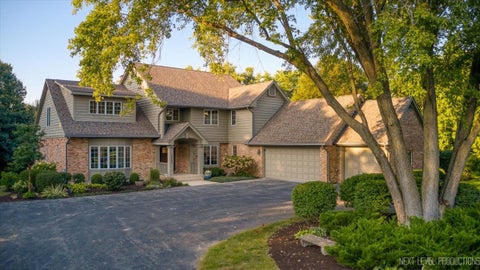 Photo of 3663 Wolf Road, Oswego, IL 60543 (MLS # 12750633)