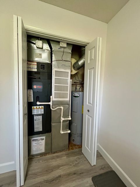 Tiny photo for 205 S Mark Court, Carbondale, IL 62901 (MLS # 12598243)