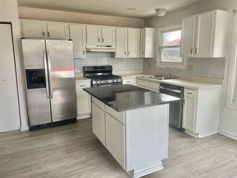 Tiny photo for 1122 Bradbury Circle, Carol Stream, IL 60188 (MLS # 12544928)