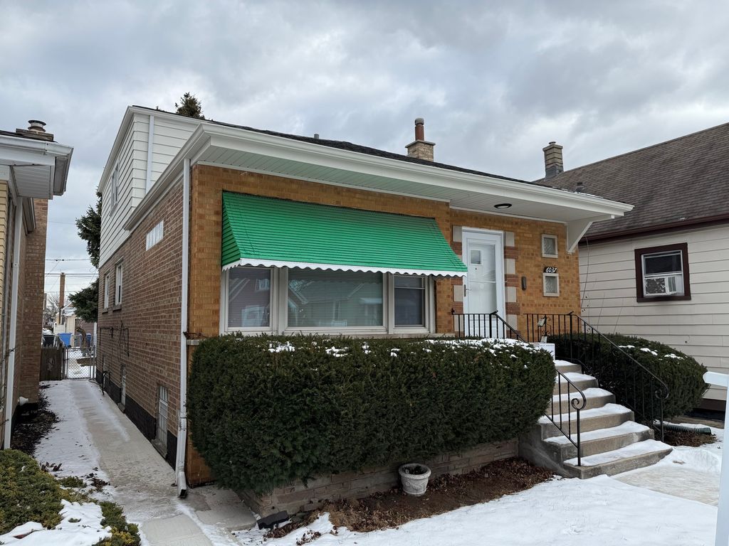 Photo for 6037 S Mason Avenue, Chicago, IL 60638 (MLS # 12506104)