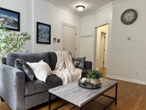 Tiny photo for 867 W Cornelia Avenue #1, Chicago, IL 60657 (MLS # 12686217)