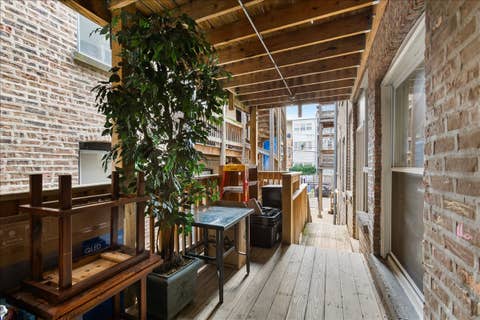 Tiny photo for 867 W Cornelia Avenue #1, Chicago, IL 60657 (MLS # 12686217)