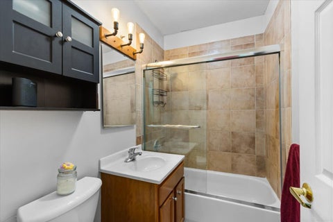 Tiny photo for 867 W Cornelia Avenue #1, Chicago, IL 60657 (MLS # 12686217)