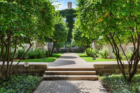 Tiny photo for 867 W Cornelia Avenue #1, Chicago, IL 60657 (MLS # 12686217)