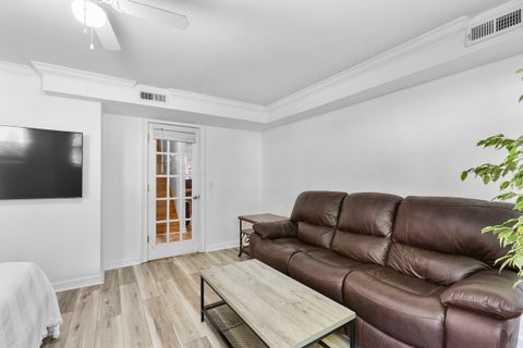 Tiny photo for 867 W Cornelia Avenue #1, Chicago, IL 60657 (MLS # 12686217)