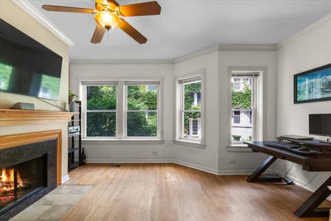 Tiny photo for 867 W Cornelia Avenue #1, Chicago, IL 60657 (MLS # 12686217)