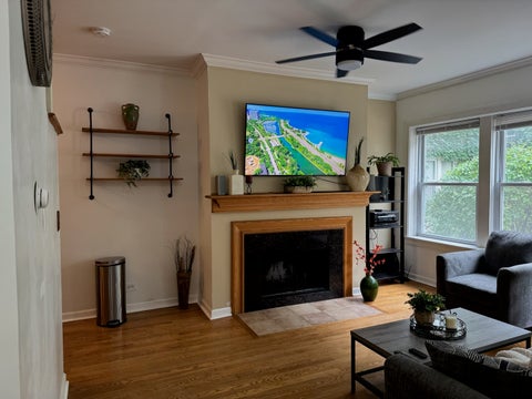 Tiny photo for 867 W Cornelia Avenue #1, Chicago, IL 60657 (MLS # 12686217)