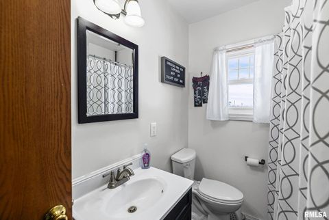 Tiny photo for 7302 HOFFMAN Road, Centralia, IL 62801 (MLS # EB460673)