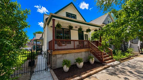 Photo of 1819 W Cornelia Avenue, Chicago, IL 60657 (MLS # 12720290)