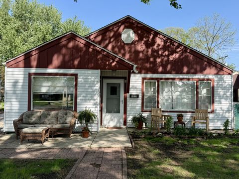 Tiny photo for 9125 S 51st Avenue, Oak Lawn, IL 60453 (MLS # 12632619)