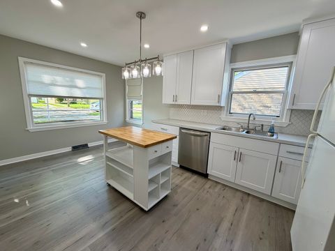Tiny photo for 9125 S 51st Avenue, Oak Lawn, IL 60453 (MLS # 12632619)