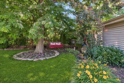 Tiny photo for 4532 Sherwood Avenue, Downers Grove, IL 60515 (MLS # 12678695)