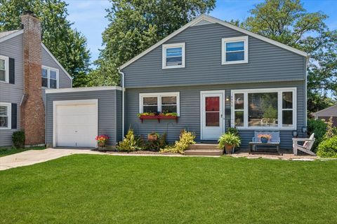 Photo of 4532 Sherwood Avenue, Downers Grove, IL 60515 (MLS # 12678695)